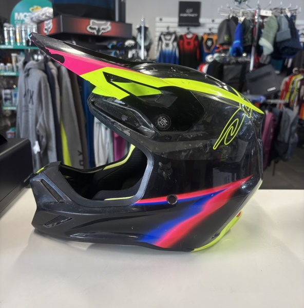 helma FOX V3 RS Energy Black  velikost S (55-56)