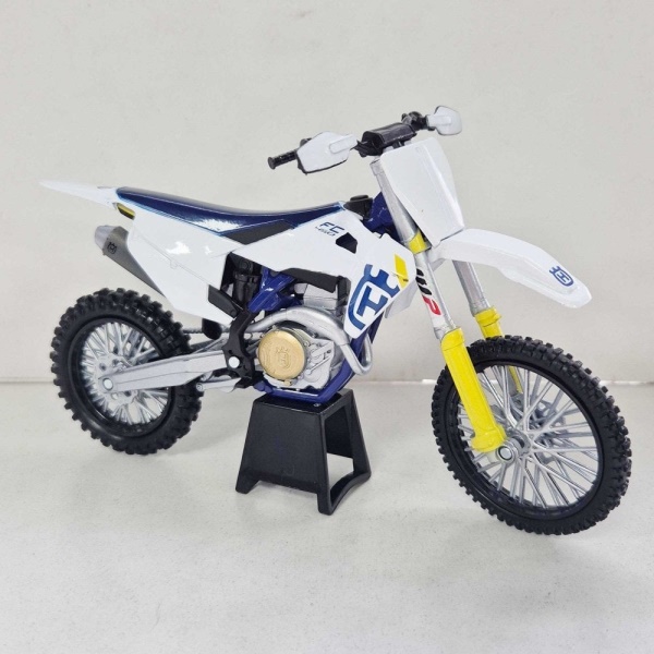 model motocyklu Husqvarna FC450 1:12