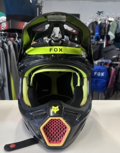 helma FOX V3 RS Energy Black  velikost S (55-56)