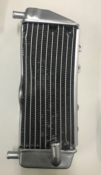 chladič levý originál YZ125 05-18