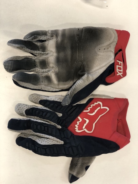 motokrosové rukavice FOX Pawtector, červenomodré, velikost M